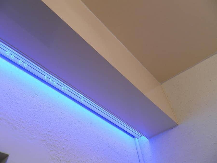 Ночник на шторы: варианты светодиодной подсветки, карниз и гардина с подсветкой
