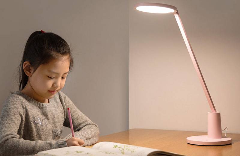 Как выбрать настольную лампу для школьника