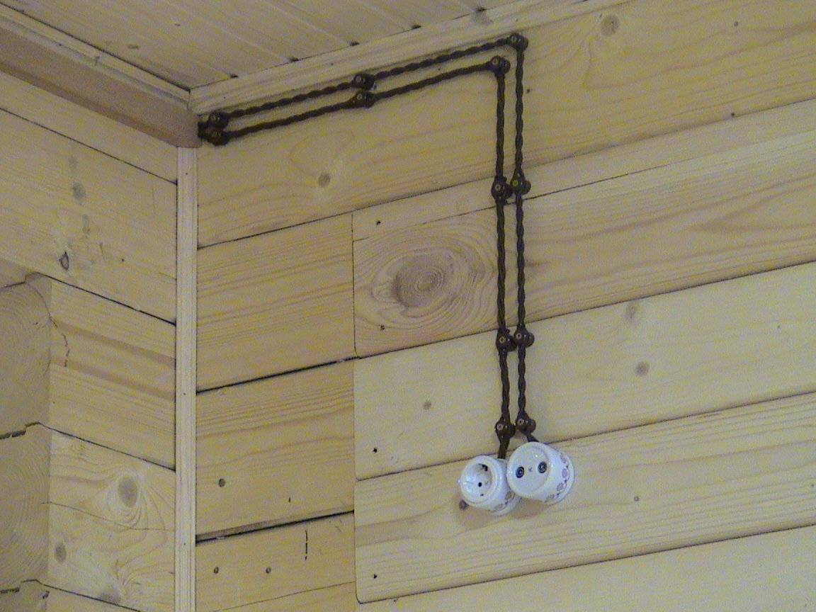 Электропроводка в деревянном доме: правила укладки, схемы, фото