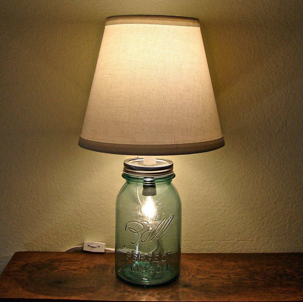 Красивая настольная лампа своими руками из подручных материалов — 24 фото примеров