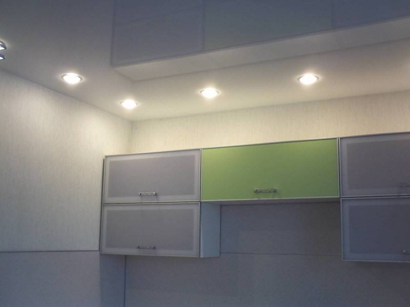 Точечные светильники на кухне: виды, характеристики, размещение и монтаж