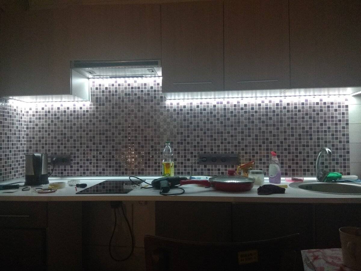 Светодиодная лента на кухне: фото, установка, особенности