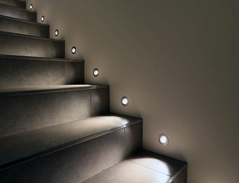 Подсветка лестницы светодиодной лентой: особенности монтажа, схемы, примеры