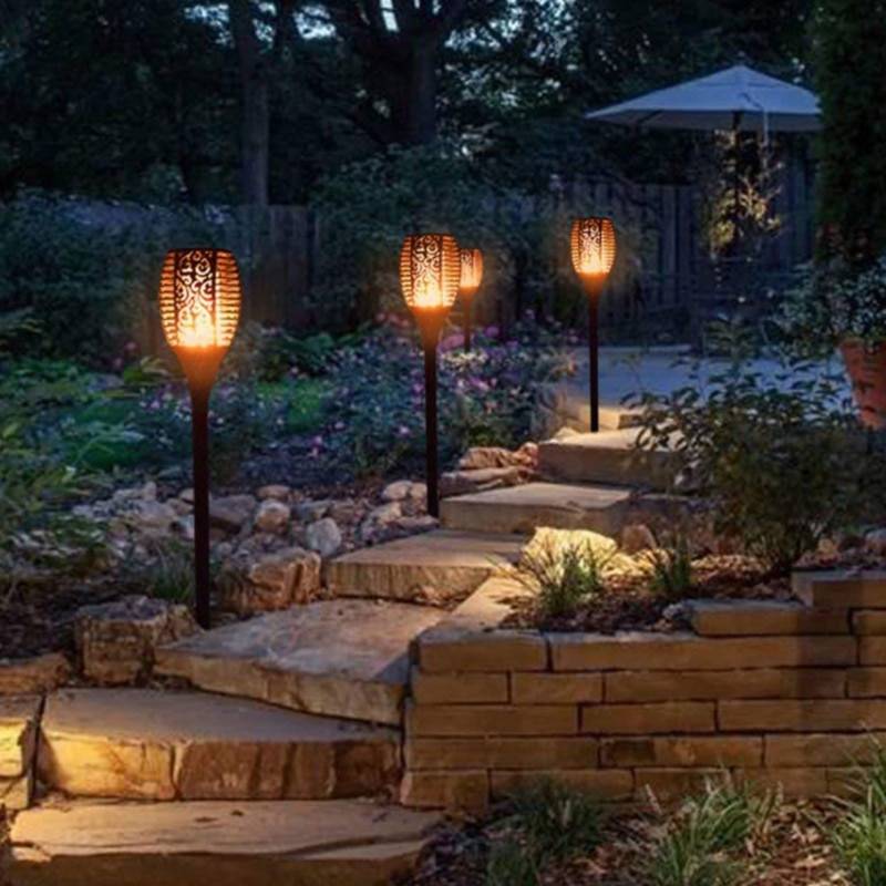Садовые фонари для освещения дачного участка