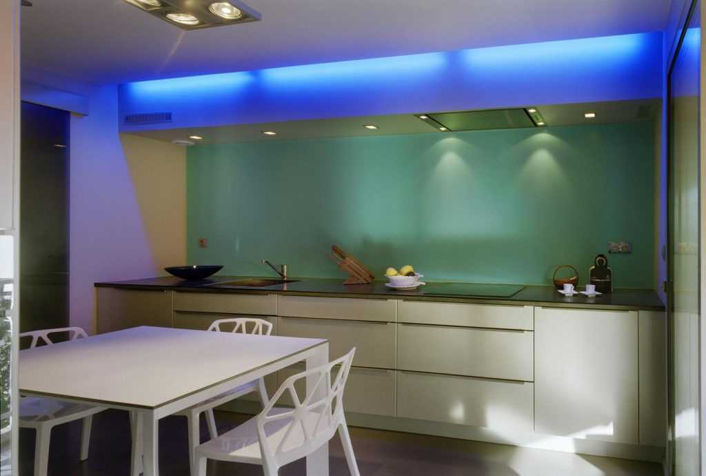 Подсветка рабочей зоны на кухне: варианты освещения (фото)