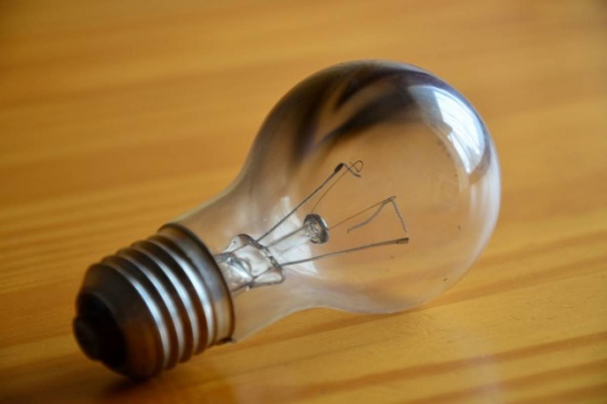 Часто перегорают светодиодные лампы потолочные в люстрах: причина