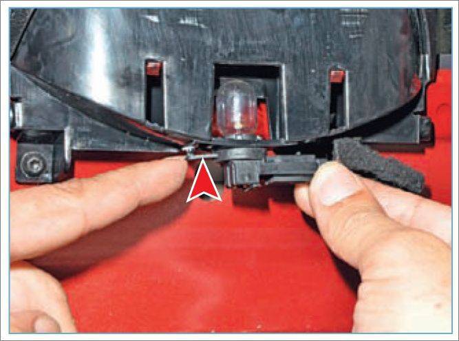 Как заменить лампочку стоп сигнала на рено логан: фото и видео