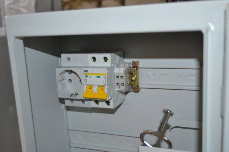 Сборка электрощита: схема подключения, установка автоматов, правила монтажа