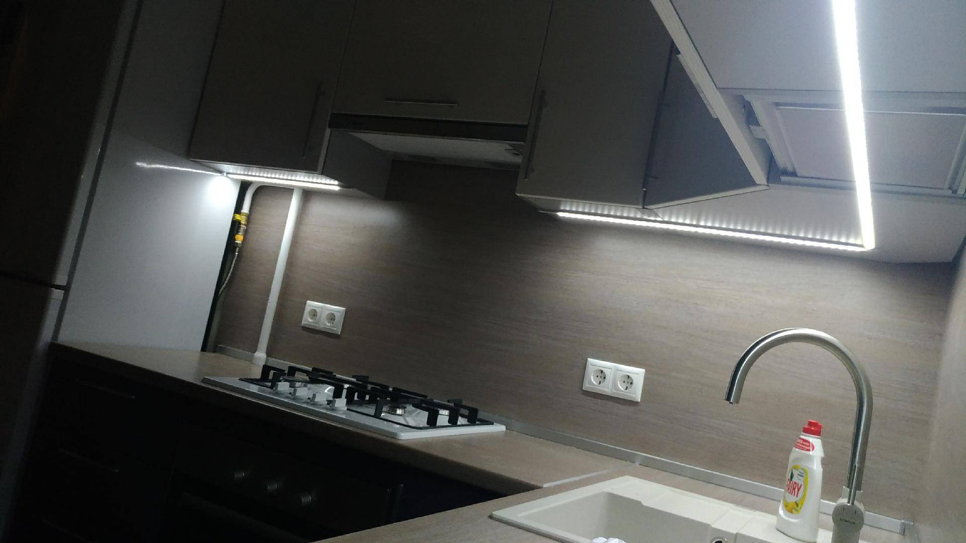 Подсветка кухонного гарнитура светодиодной лентой: фото, видео своими руками