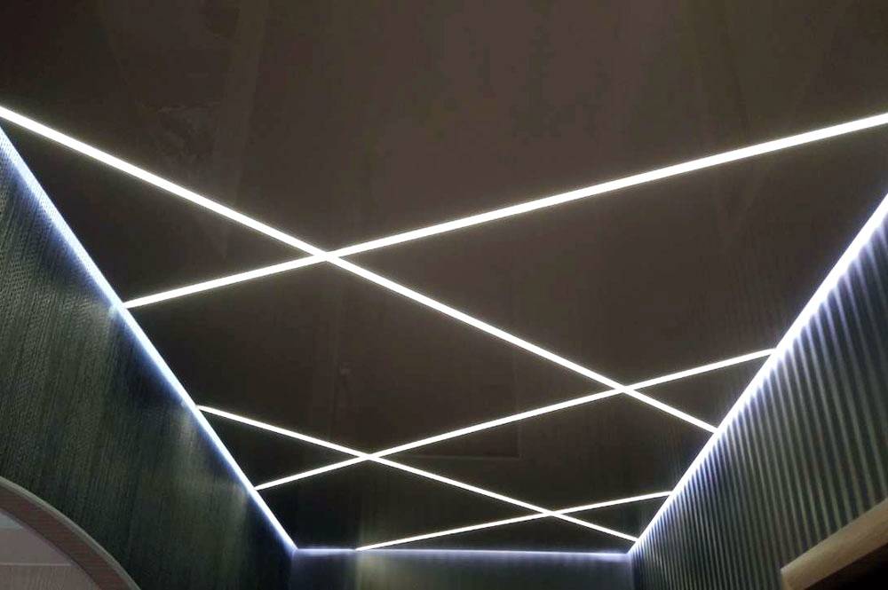 Cветовые линии на натяжном потолке: как сделать парящие полосы, линейные светильники или светодиодная лента