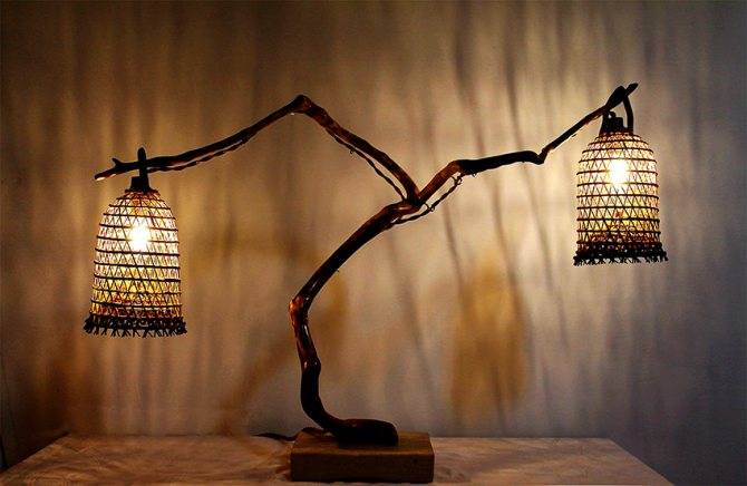 Необычные светильники из дерева, фанеры и коряг для украшения интерьера
