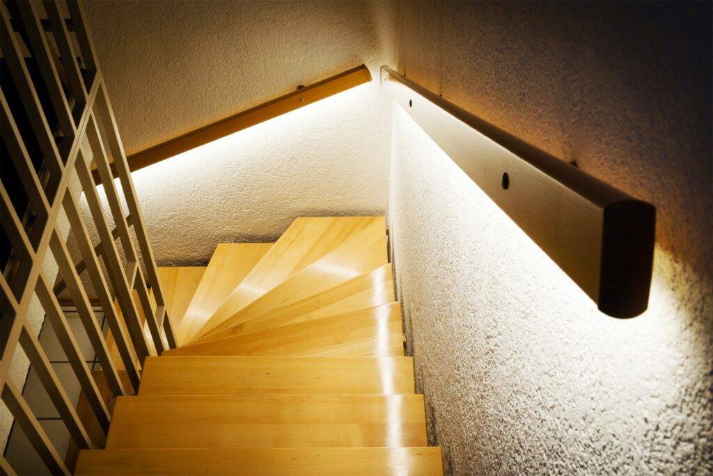 Подсветка лестницы: какую выбрать, как сделать самостоятельно - led свет