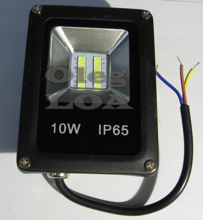 Как правильно подключить светодиодный прожектор к сети 220 вольт?