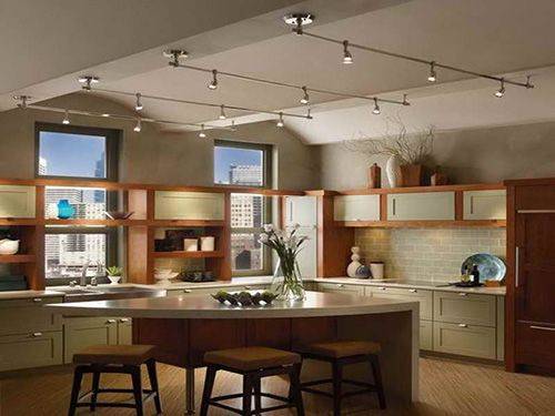 Трековые светильники в интерьере современной квартиры: преимущества, виды и особенности монтажа