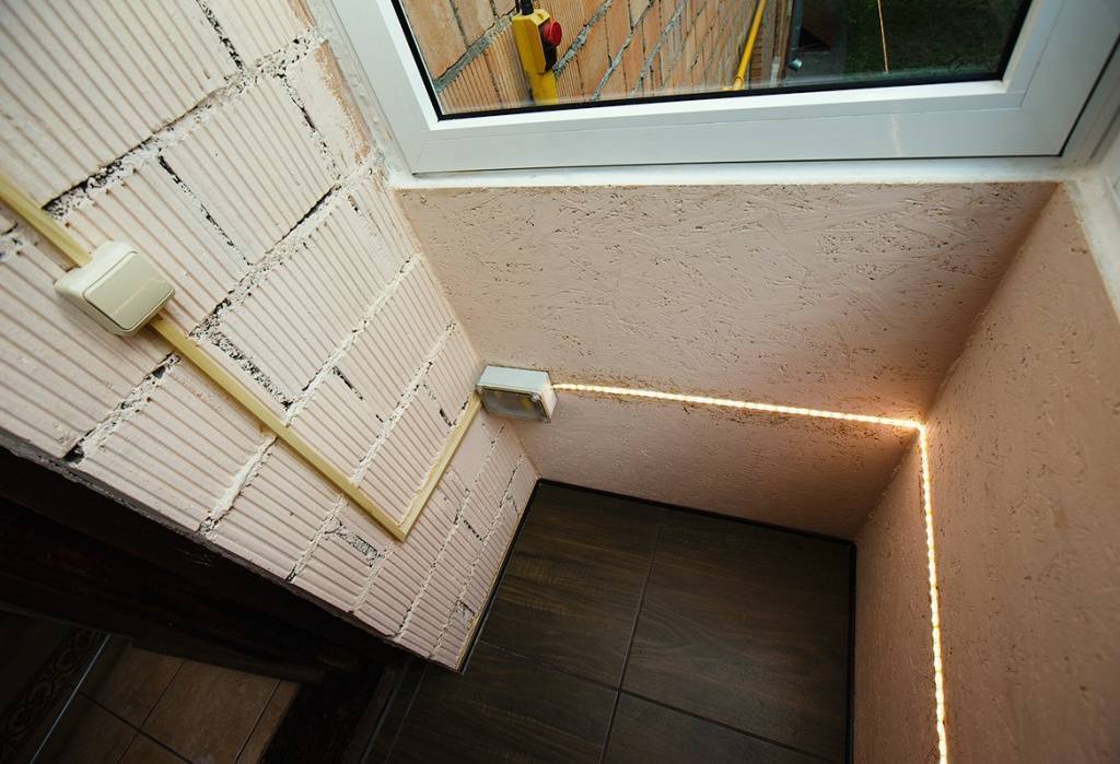 Как на балкон провести свет и сделать освещение, светильники на балкон фото галерея