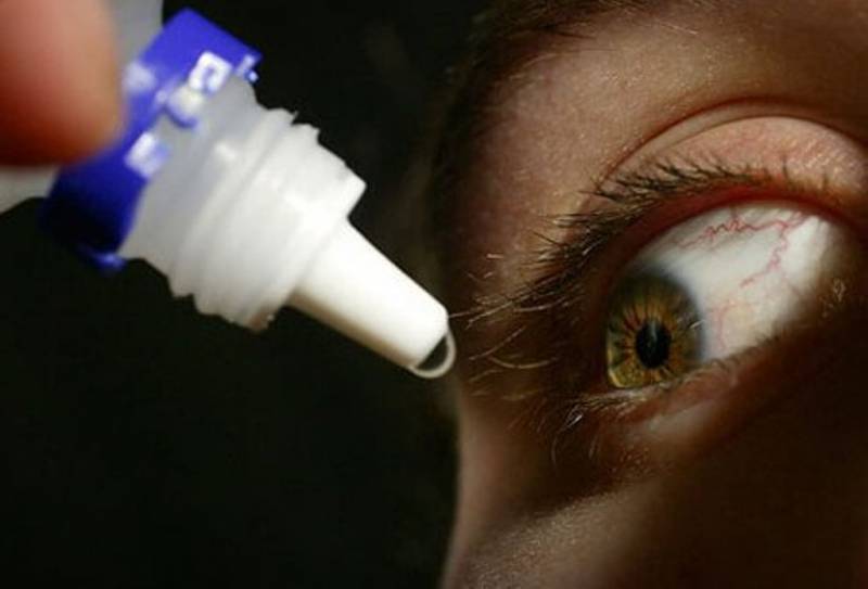 Ожог глаз кварцевой лампой - первая помощь, лечение, последствия