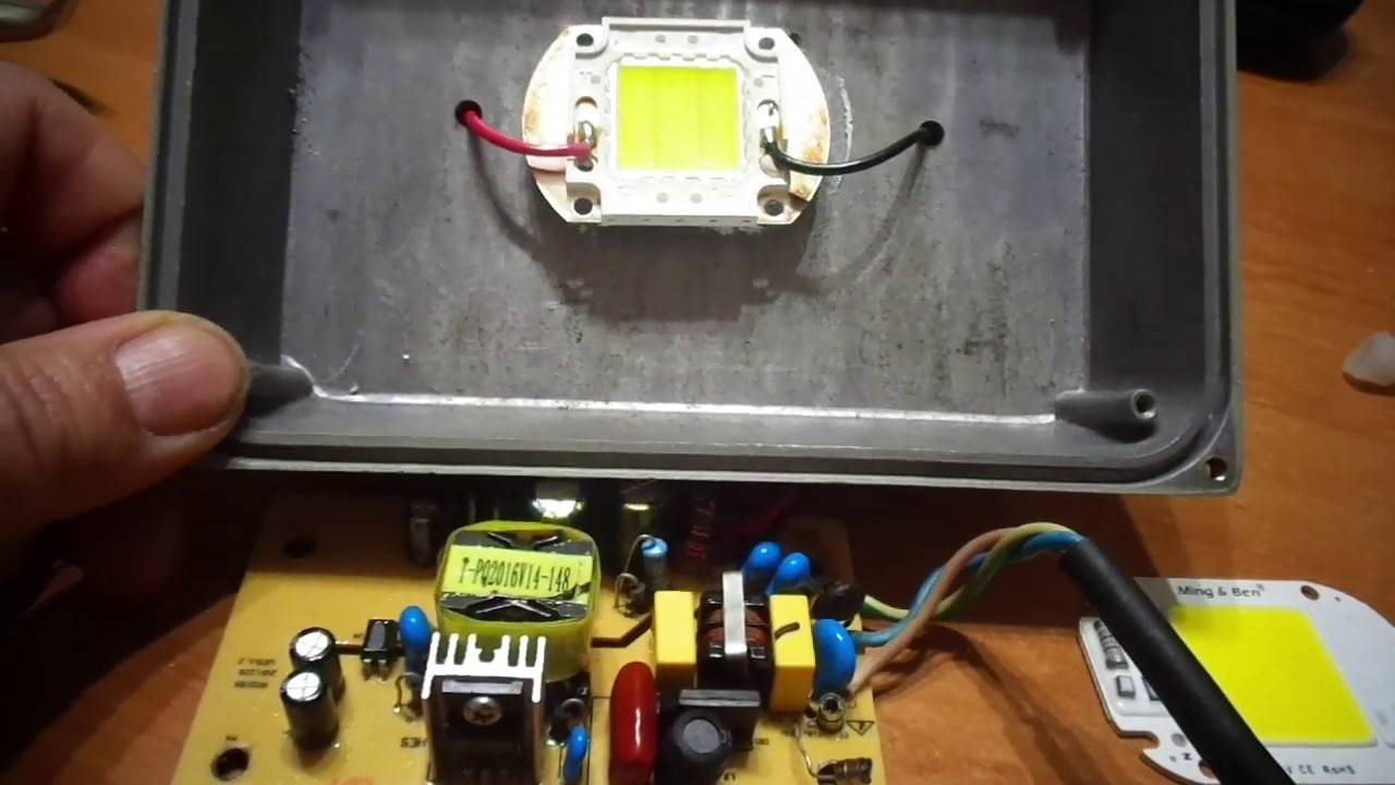Светодиодный прожектор мигает ремонт