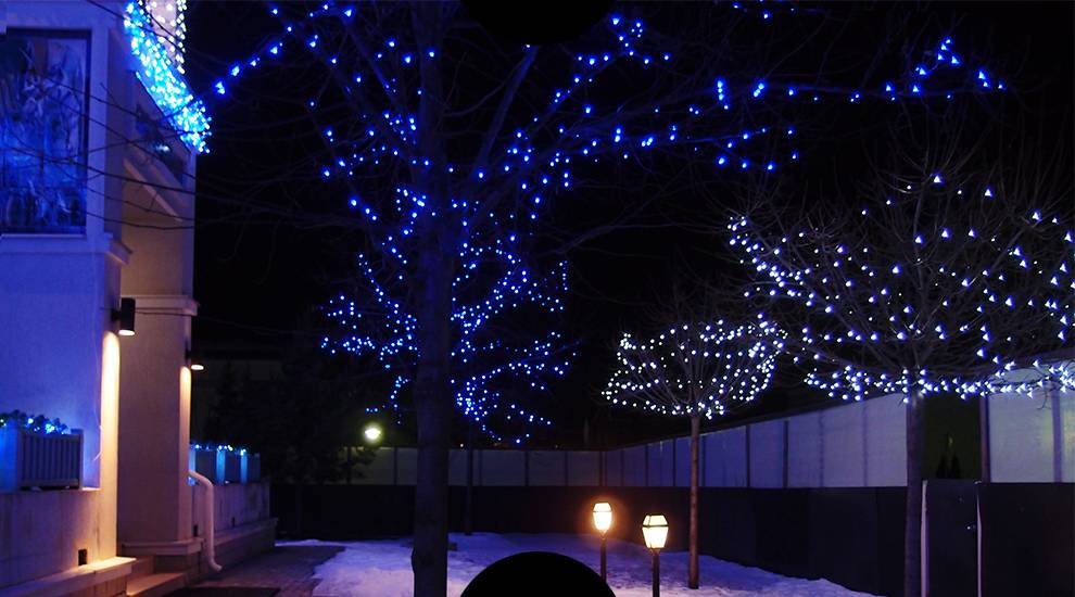 Создаем праздничное настроение: 6 световых решений для новогоднего оформления квартиры