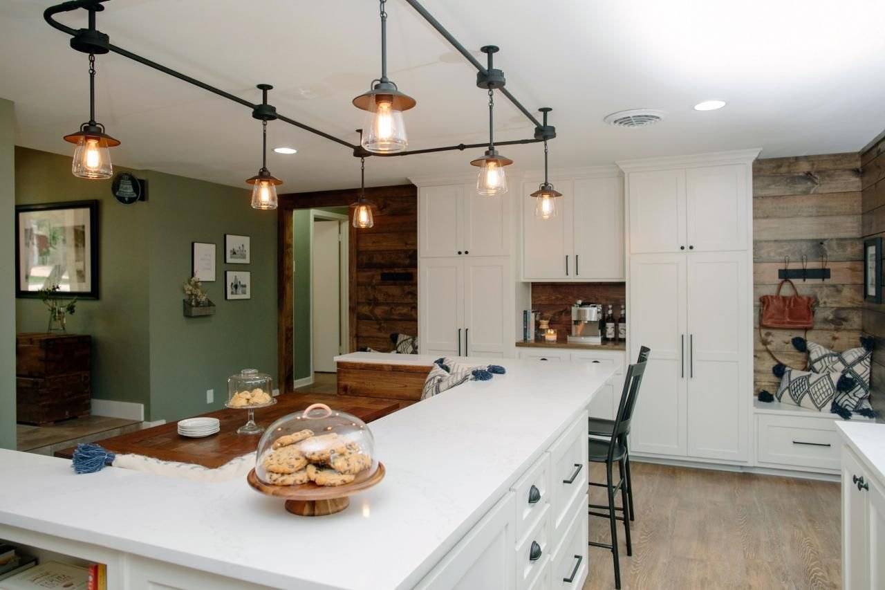 Освещение в гостиной и совмещенном с кухней помещении: 50 фото идей дизайна