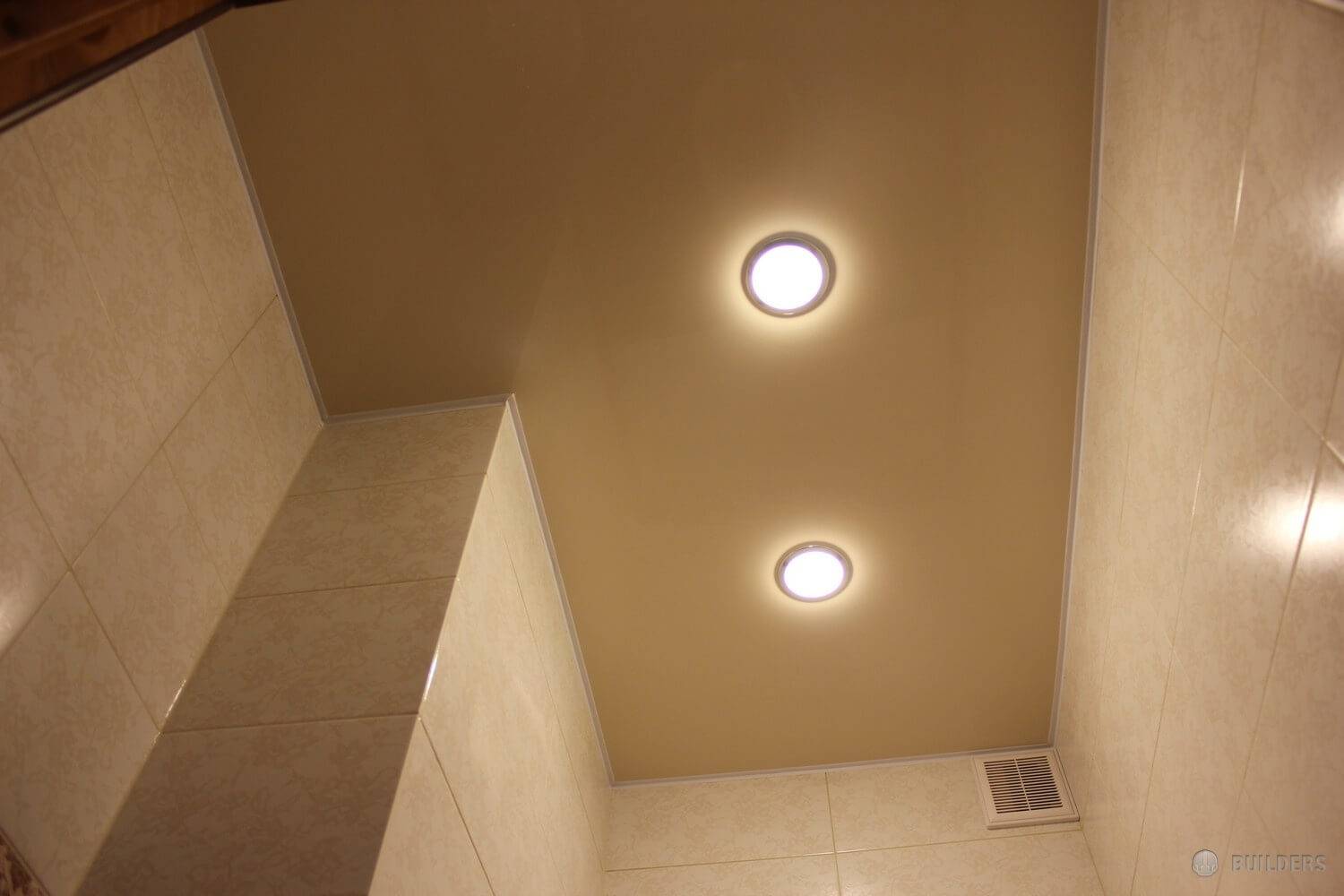 Освещение в ванной комнате: с натяжным потолком, количество и расположение ламп