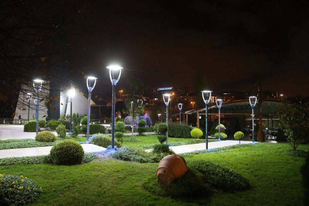 Освещение парков и скверов: функции, виды светильников и источников света