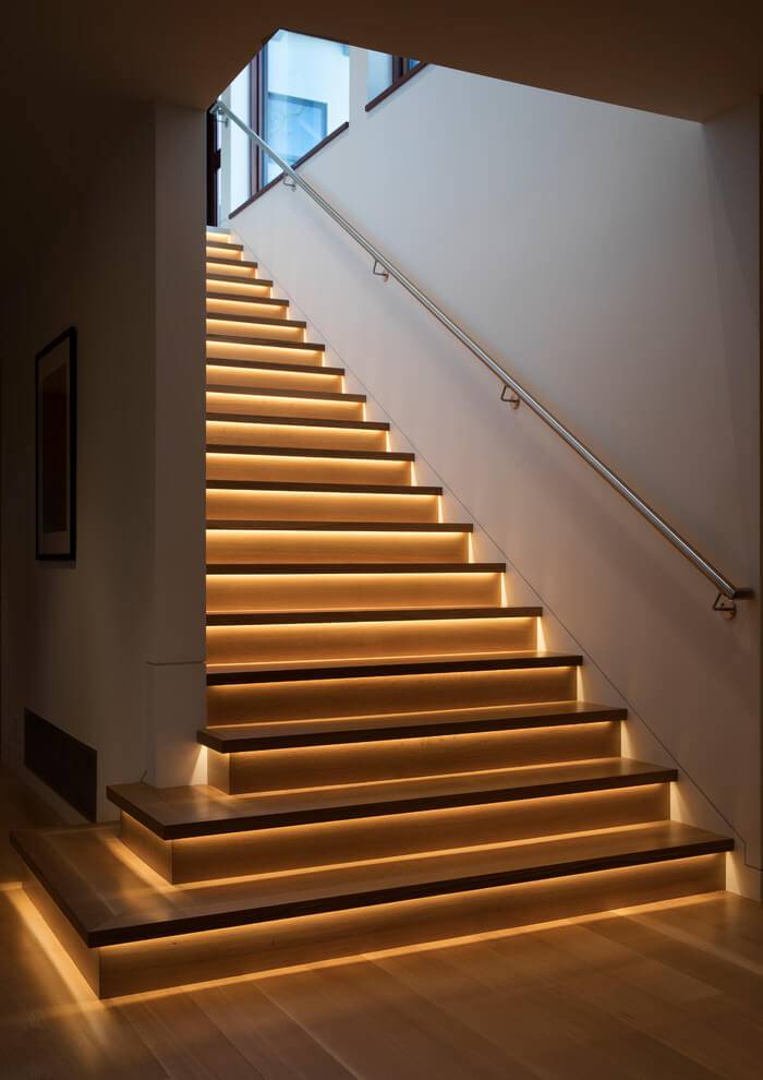 Подсветка ступеней лестницы — оригинальные варианты оформления (65 фото)