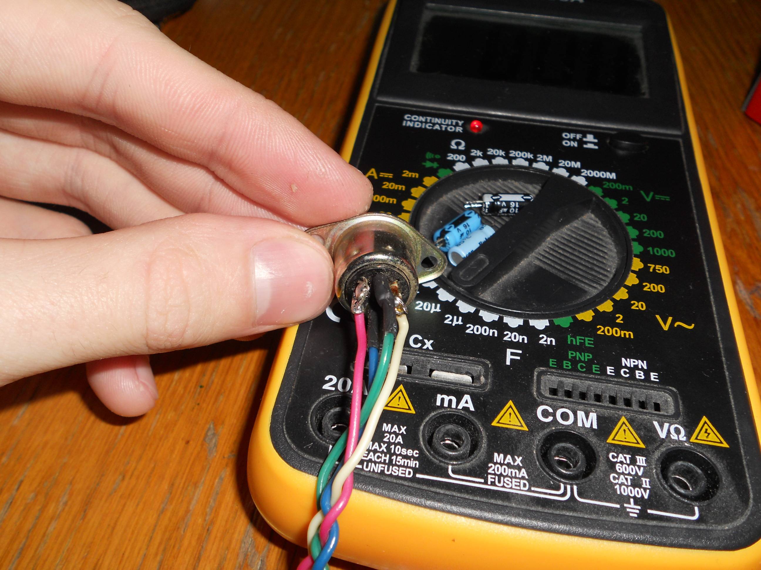 Как проверить конденсатор мультиметром - варианты измерения емкости