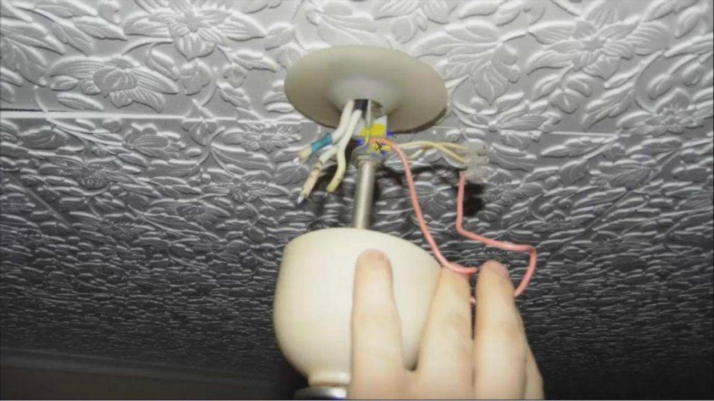 Как снять светильник с натяжного потолка: правильный порядок действий