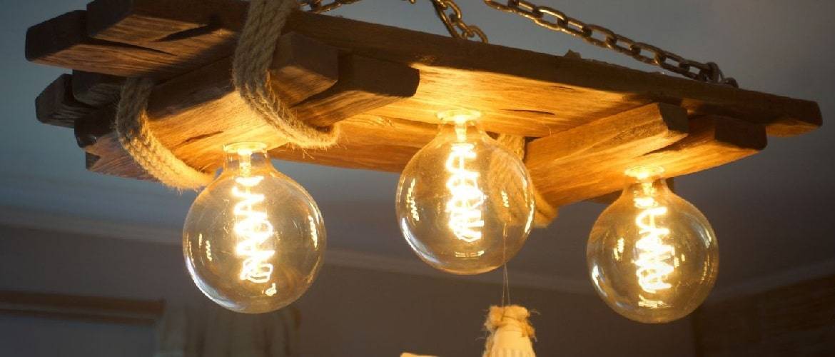 Люстры и светильники из дерева под старину: фото в интерьере, оригинальные идеи, изготовление своими руками