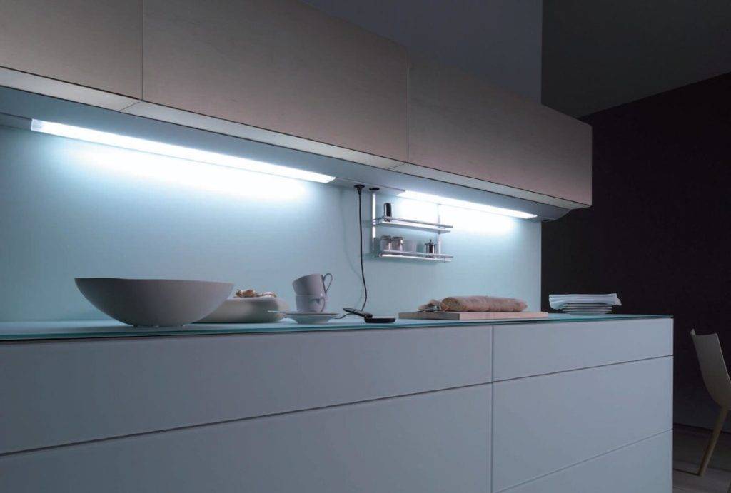 Освещение на кухне — правила организации и актуальные варианты дизайна интерьера (90 фото)