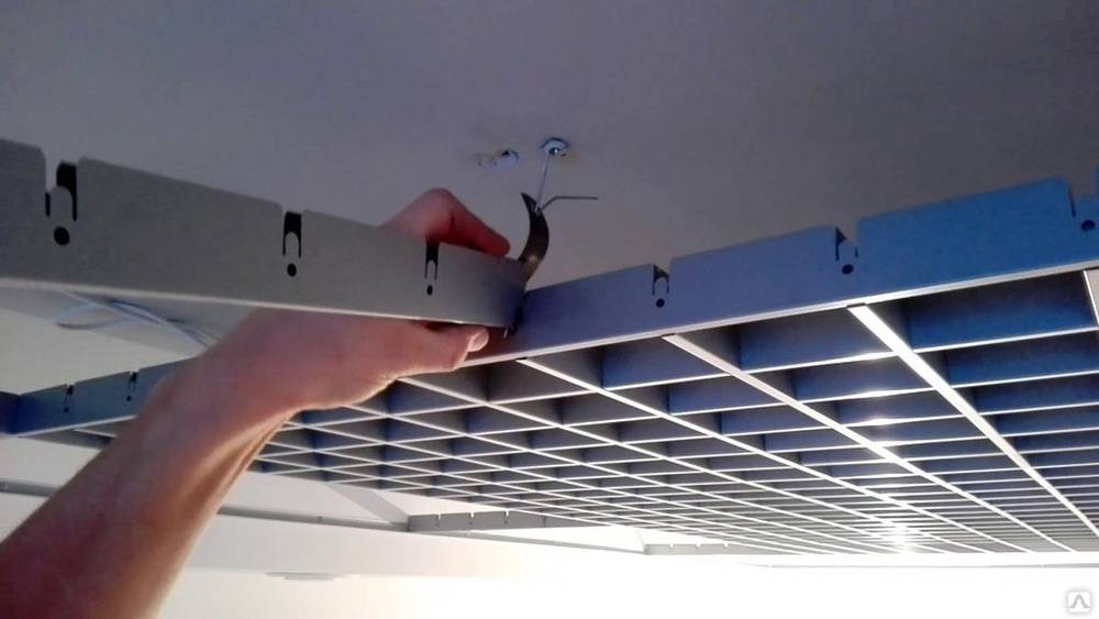 Монтаж светильников в натяжной потолок своими руками