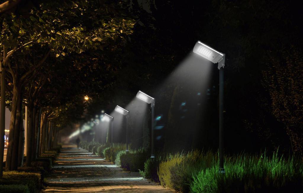 Светодиодные прожекторы для уличного освещения: какой лучше для улицы, как выбрать диодные для наружного, подсветка лампы для двора
