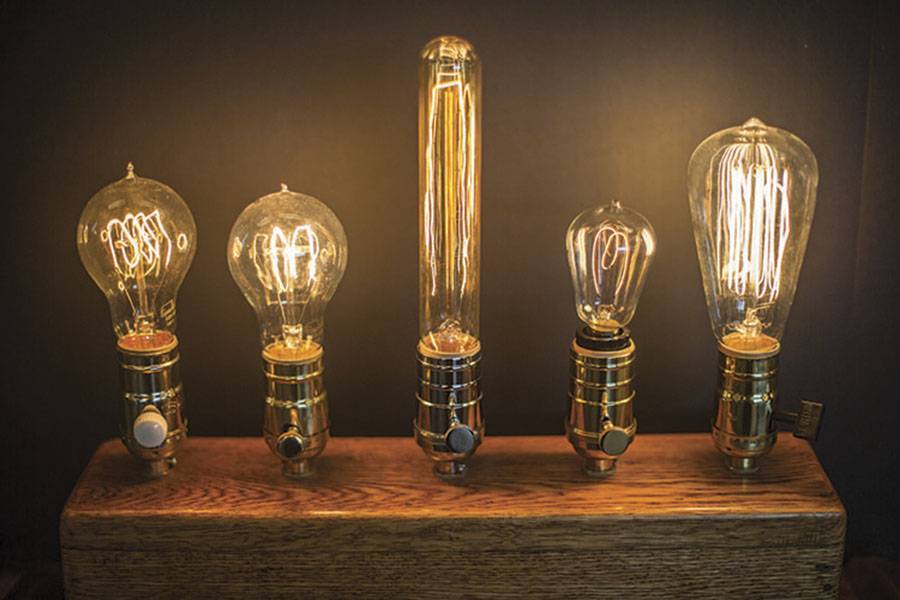 Когда томас эдисон изобрел электрическую лампу