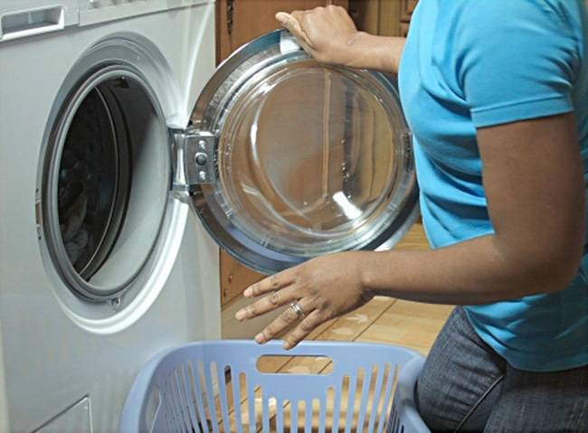 Почему стиральная машина бьет током: причины и способы их устранения