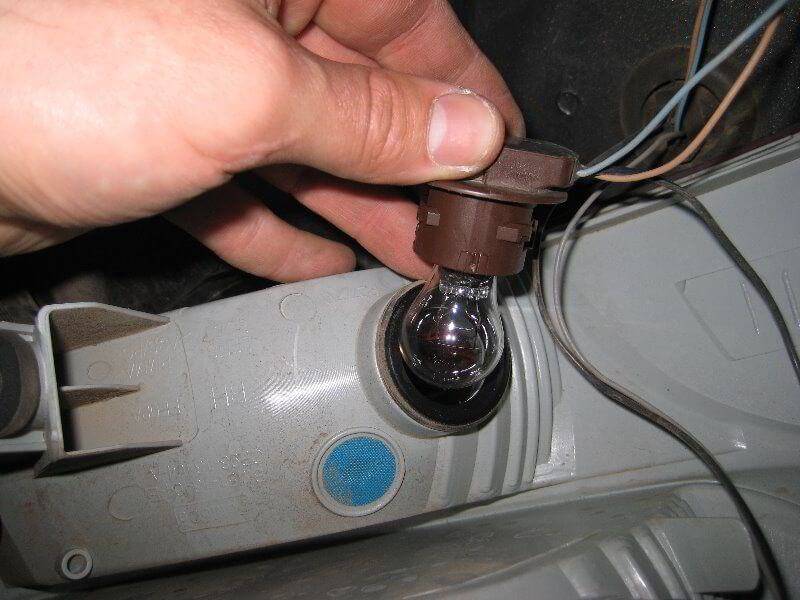 Как заменить лампочку ближнего света на авто «форд фокус 3»