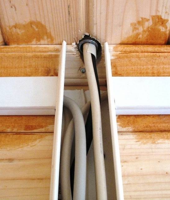 Как правильно проложить кабеля по наружным стенам здания