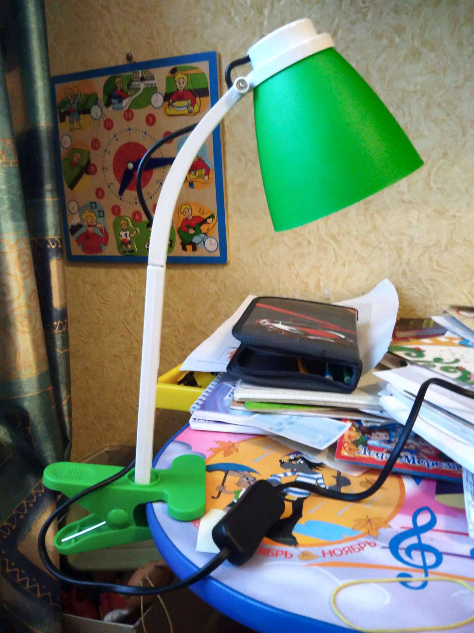 Как выбрать настольную лампу для школьника