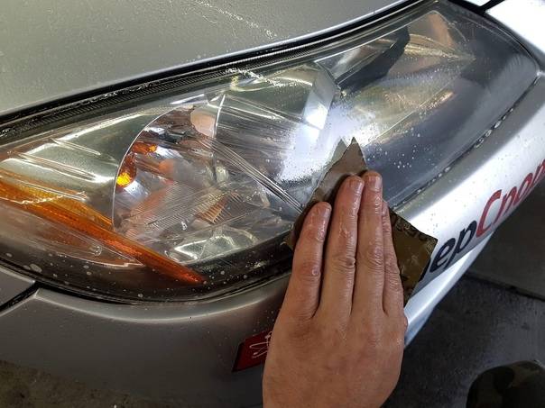 Как отполировать фары автомобиля своими руками - виды полировки