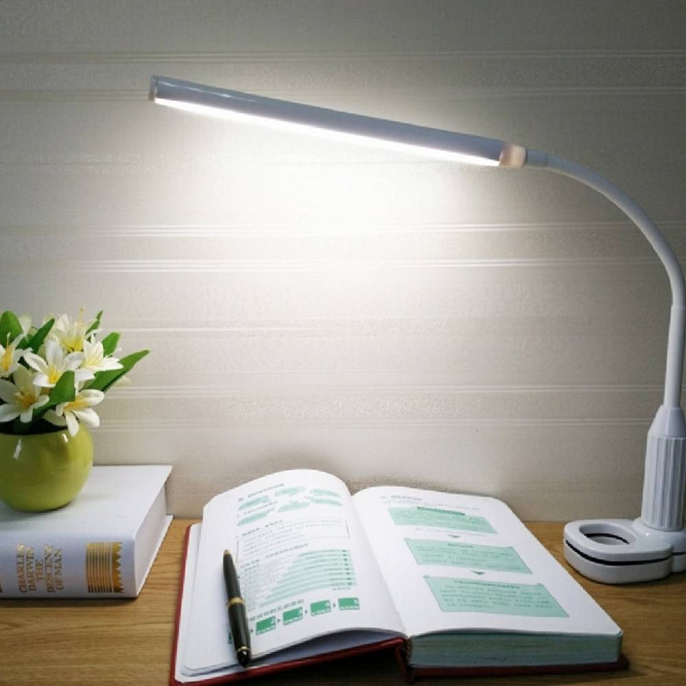 Настольная лампа для школьника - выбор лучшего освещения рабочего стола