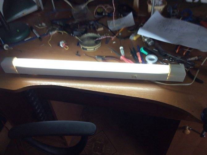 Как поменять люминесцентную лампу в офисе. замена ламп освещения своими руками. кратко об устройстве прибора