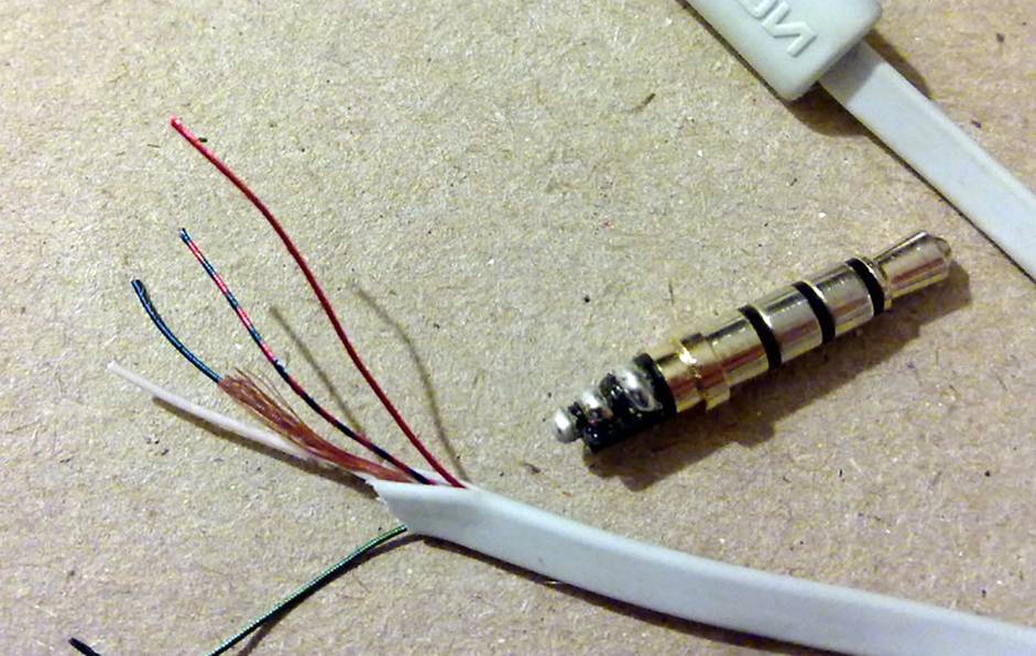 Как припаять штекер джек 3,5мм и пятиштырьковый разъём к аудио кабелю?